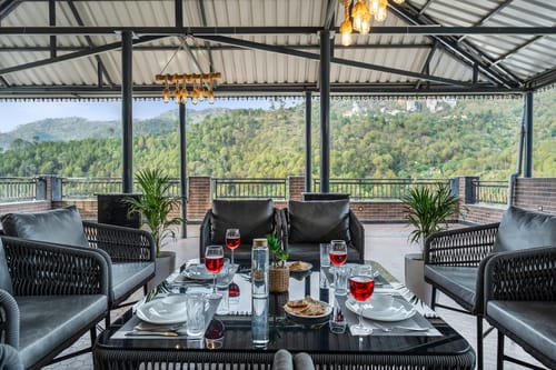 Panchvati Veloraa | Pet-friendly 3-BHK Apartment with Scenic Views & Outdoor Seating – 3 bedroom villa in Kasauli, Himachal Pradesh