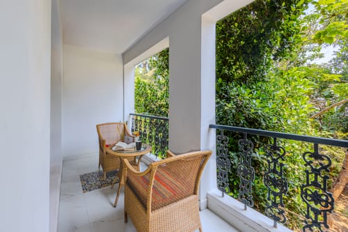 Goan Bliss Premium Room | Aesthetic Suite in a Boutique Resort with Pool, Dining, Library & Serene Tropical Setting – 1 bedroom villa in South Goa, Goa