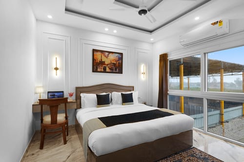 Unique Farmhouse | Pet-friendly 4-BHK Farmhouse With Private Pool, & Garden – 4 bedroom villa in Delhi Ncr, Delhi