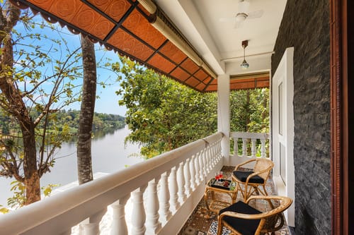 Vintage Retreat | 5-BHK Riverfront Heritage Villa With Speed Boat, Ayurvedic Spa & Cultural-Themed Rooms Near Malayattoor – 5 bedroom villa in Kochi, Kerala