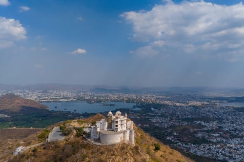 Kasturi Villa | 4-BHK Pet-Friendly Villa With Views of Sajjangarh Palace – 4 bedroom villa in Udaipur, Rajasthan