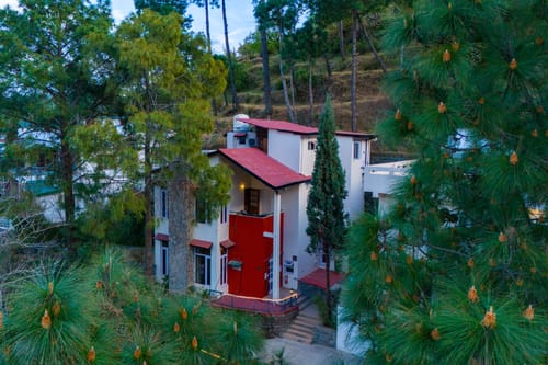 Mehar Villa | 3-BHK Hillside Retreat With Garden & Scenic Views – 3 bedroom villa in Kasauli, Himachal Pradesh