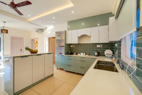 Hillshades Retreat | 6-BHK Villa With Sit-out Area, Private Pool, Restro, Game Zone, Panoramic Hill Views & a Lift – 6 bedroom villa in Kasauli, Himachal Pradesh