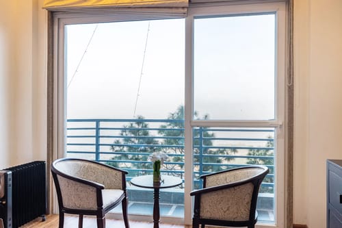 Skyline Brook | Cosy 2-BHK Apt With Scenic Views – 2 bedroom villa in Kasauli, Himachal Pradesh