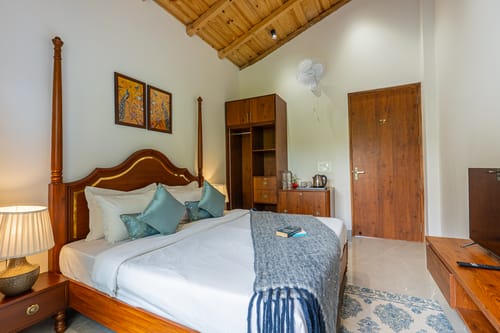 Lakefront | 4-BHK Villa with Common Patio Seating, Attic and Outdoor Dining Area – 4 bedroom villa in Bhimtal, Uttarakhand