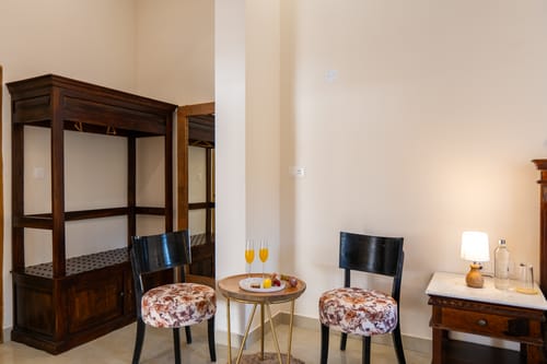 Mandovar Mountain Valley Retreat | 4 Room Pet-friendly Suite In a Private Estate with Shared Pool, Garden, Restaurant & Hill Views – 4 bedroom villa in Udaipur, Rajasthan