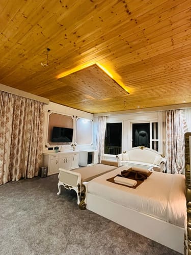 The English Country House | Victorian Suite 2