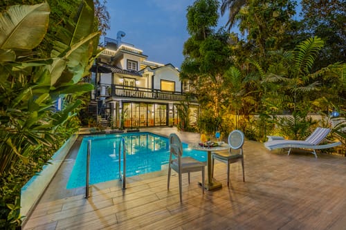 Goan Bliss Junior Suite | Spacious Boutique Suite with Living Room, Private Terrace, Shared Pool, Restro, Spa & Library – 1 bedroom villa in South Goa, Goa