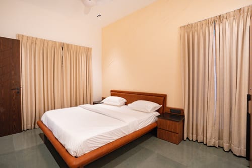 JD Beach Vacay | 4-BHK Oceanfront Beach Villa with Spacious Lawn, Ambient-Lit Bar & Private Beach Access – 4 bedroom villa in Chennai, Tamil Nadu