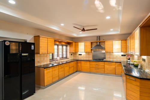 Valiyaveetil Mansion | 5-BHK Mansion With Private Pool, Home Theatre, Garden & Lift | Near New Marine Drive – 5 bedroom villa in Kochi, Kerala