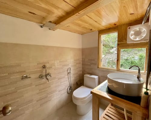 A Cozy Wooden Cabin & Attic | Itsy Bitsy