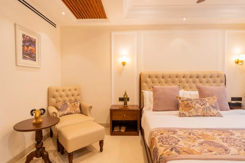Royce Cottage | Luxe Hilltop 4-BHK Retreat With Indoor Bar, Terrace & Scenic Views