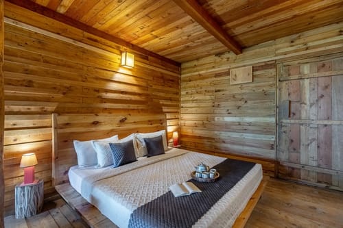 Suro Woodcrest Chalet | Pet-friendly Stay With Loft, Restaurant & Outdoor Seating – 1 bedroom villa in Shimla, Himachal Pradesh