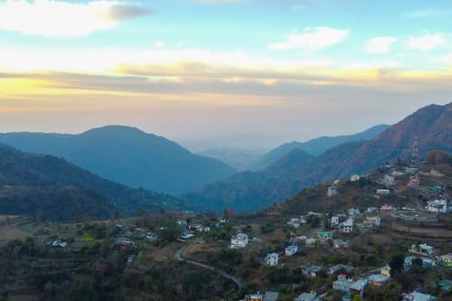 Thistle House | Pet-friendly 4-BHK Hideaway with Gazebo & Terrace by Bhimtal Lake – 4 bedroom villa in Nainital, Uttarakhand