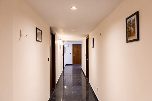Anandam In The Himalayas Violet | Triple Sharing Suite With Restaurant, Lift & Lounge | Near Triveni Ghat – 2 bedroom villa in Rishikesh, Uttarakhand