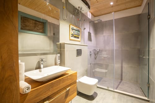 Moon @ Aykon Estate W/ Outdoor Pool – 2 bedroom villa in Kasauli, Himachal Pradesh