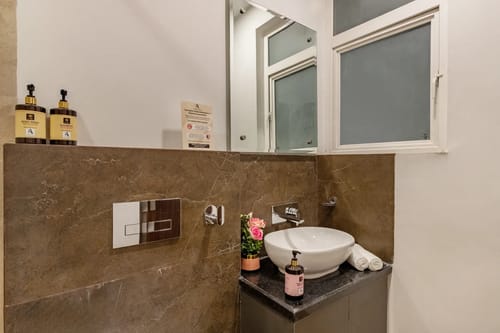 Cliff Zen | 2-BHK | Kitchen | Outdoor Sitting Area | Lift – 2 bedroom villa in Shimla, Himachal Pradesh