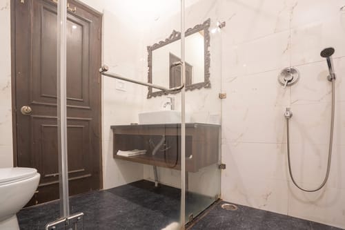 Pine Estate w/ Complimentary Breakfast – 6 bedroom villa in Shimla, Himachal Pradesh