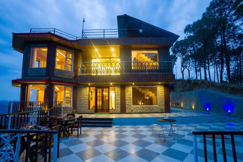 Pine Shadow Fuchsia | Hillside Retreat With Picturesque Balcony & Restaurant – 1 bedroom villa in Shimla, Himachal Pradesh
