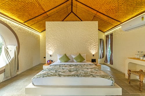 Malai | 1 Suite With Private Garden, Sit out, & Plunge Pool | 15 Mins from Panch Ratnas – 1 bedroom villa in Chennai, Tamil Nadu