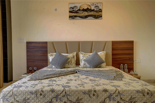 Serene Woods Hotel | 1-Room Retreat With Balcony, Lift & Restaurant Amid Nature  – 1 bedroom villa in Kasauli, Himachal Pradesh