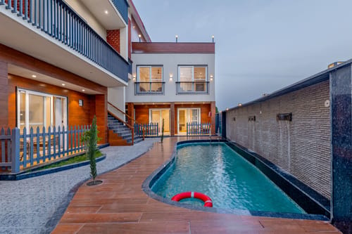 VanaSutra Resort | 1-Room Retreat On a Mini Forest Resort With Private Balcony & Shared Pool 15 Mins From Haridwar & Rishikesh – 1 bedroom villa in Haridwar, Uttarakhand