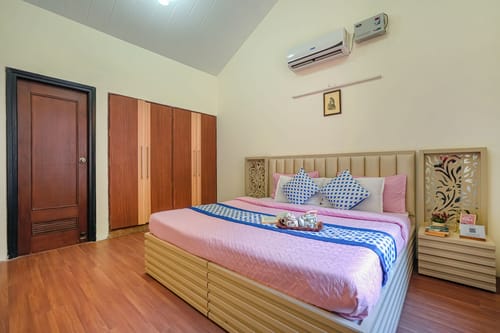 Golden Meadow Villa | Pet-friendly Hillside 3-BHK Retreat With Outdoor Lounge, Balcony & Scenic Views – 3 bedroom villa in Kasauli, Himachal Pradesh