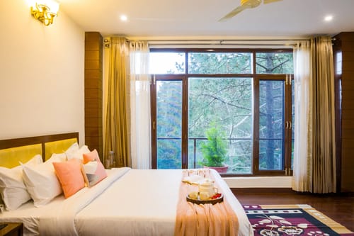 Kasauli Woods Cottage | Hillside 3-BHK Retreat With Outdoor Lounge, Balcony & Scenic Views