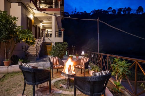 Sukhmani Cottage | 5-BHK Hilltop Hideaway With Garden, Terrace & Scenic Views – 5 bedroom villa in Kasauli, Himachal Pradesh