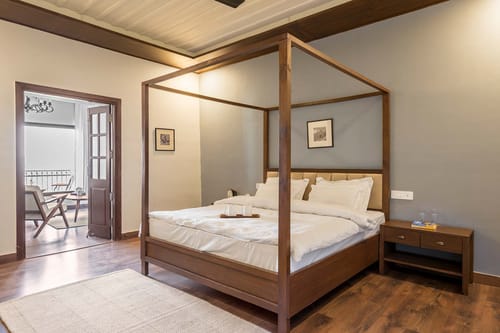 Pine Estate w/ Complimentary Breakfast – 6 bedroom villa in Shimla, Himachal Pradesh