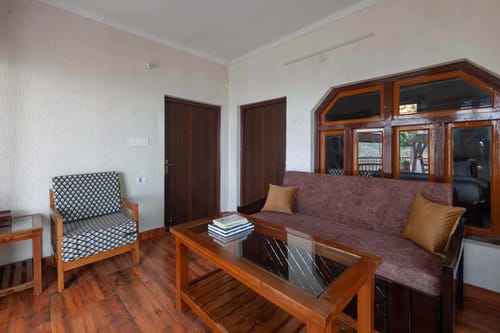 Amara Dawn | 4-BHK | Near Nainital Lake | Hill Views | Pet friendly  – 4 bedroom villa in Nainital, Uttarakhand