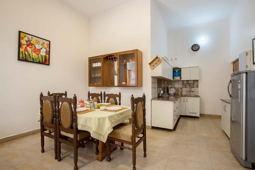 Room 4 @ The Silver Oaks Cottage – 1 bedroom villa in Dehradun, Uttarakhand
