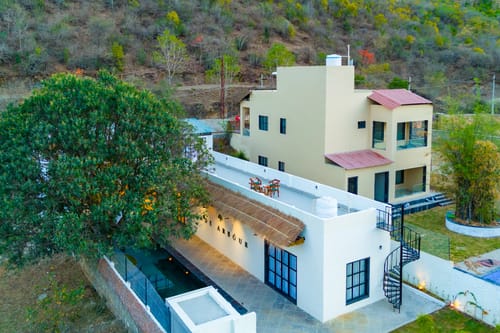 Jade Arbőur | 3-BHK Moroccan-Inspired Villa with Private Pool & Panoramic Hill Views – 3 bedroom villa in Udaipur, Rajasthan