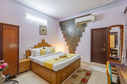 Abhimanyu Mansion Sapphire | 4-BHK Heritage Haveli With Outdoor Dining Area & Garden in City Centre – 4 bedroom villa in Udaipur, Rajasthan