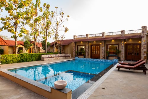 Tiger Cave Suite | Pet-friendly Room with Shared Pool & Garden on Main Ranthambore Road – 1 bedroom villa in Ranthambore, Rajasthan