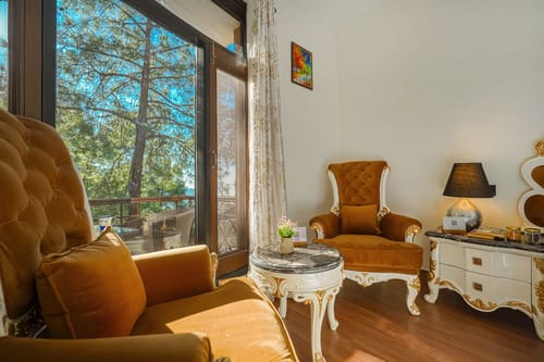 Golden Meadow Villa | Pet-friendly Hillside 3-BHK Retreat With Outdoor Lounge, Balcony & Scenic Views – 3 bedroom villa in Kasauli, Himachal Pradesh