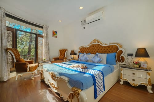Golden Meadow Villa | Pet-friendly Hillside 3-BHK Retreat With Outdoor Lounge, Balcony & Scenic Views – 3 bedroom villa in Kasauli, Himachal Pradesh