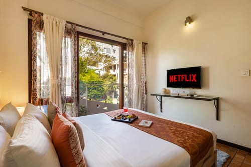 The Jazminn Earthroom | 3-BHK Pet-friendly Apartment with Shared Sit Out Area | Near Bengaluru Palace – 3 bedroom villa in Bengaluru, Karnataka