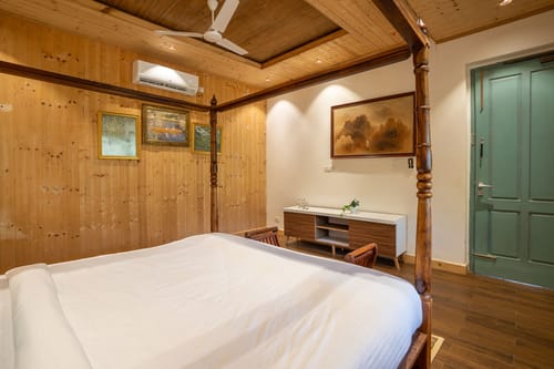 Moon @ Aykon Estate W/ Outdoor Pool – 2 bedroom villa in Kasauli, Himachal Pradesh