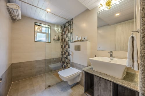 Goan Bliss Premium Room | Aesthetic Suite in a Boutique Resort with Pool, Dining, Library & Serene Tropical Setting – 1 bedroom villa in South Goa, Goa
