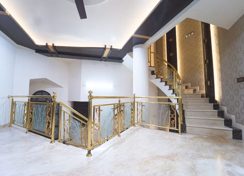 Royal Valora | Charming 5-BHK Villa With Garden, Lounge Area & Modern Comforts | near Gundamagere Lake