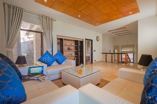 Golden Meadow Villa | Pet-friendly Hillside 3-BHK Retreat With Outdoor Lounge, Balcony & Scenic Views – 3 bedroom villa in Kasauli, Himachal Pradesh