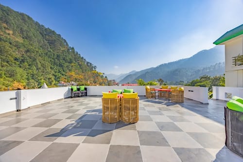 Kingdom Heartz | Elegant Pet-friendly 2-BHK Apartment With Balcony, Common Pool, Common Garden & Restaurant  – 2 bedroom villa in Nainital, Uttarakhand