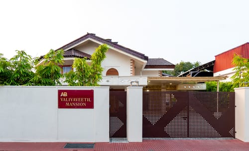 Valiyaveetil Mansion | 5-BHK Mansion With Private Pool, Home Theatre, Garden & Lift | Near New Marine Drive – 5 bedroom villa in Kochi, Kerala