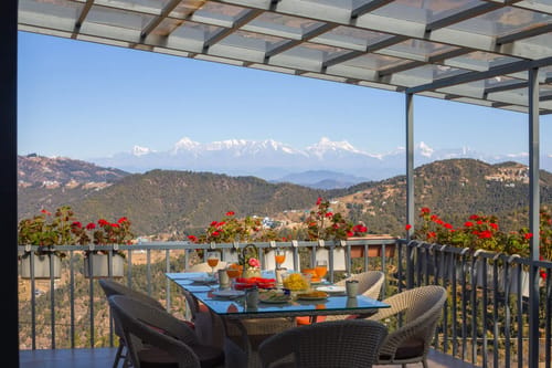Mystwood | 3-BHK Pet-friendly Retreat With Garden, Gaming Zone & Lounge Area – 3 bedroom villa in Nainital, Uttarakhand