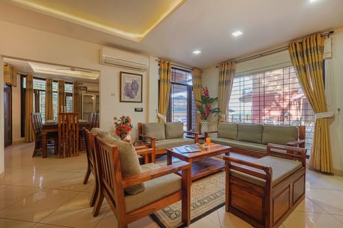 Golden Meadow Villa | Pet-friendly Hillside 3-BHK Retreat With Outdoor Lounge, Balcony & Scenic Views – 3 bedroom villa in Kasauli, Himachal Pradesh