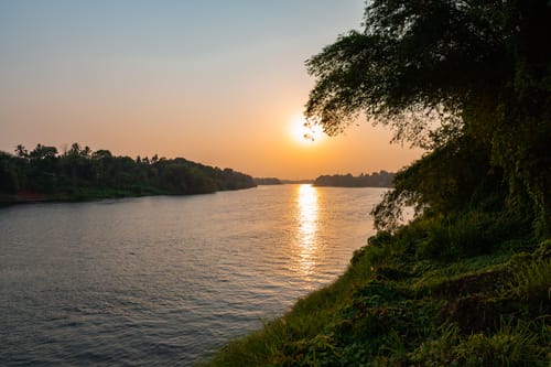 Vintage Retreat | 5-BHK Riverfront Heritage Villa With Speed Boat, Ayurvedic Spa & Cultural-Themed Rooms Near Malayattoor – 5 bedroom villa in Kochi, Kerala