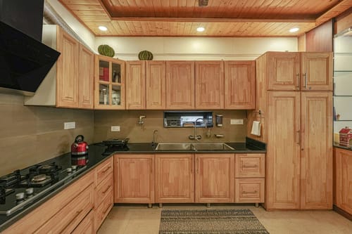 Aaram Bagh | Pet-friendly 4-BHK Escape Amid Pine Forests with Valley Views Near Kasauli – 4 bedroom villa in Kasauli, Himachal Pradesh