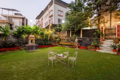 Abhimanyu Mansion Pearl | A 6-BHK Manor With Rajasthani Charm & a Garden In City’s Heart – 6 bedroom villa in Udaipur, Rajasthan