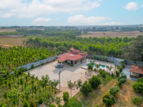 Courtyard Banyan | Rustic 2-BHK Pet-friendly Villa with Pool, Gazebo Amid Banyan Trees | Near Nandi Hills – 2 bedroom villa in Bengaluru, Karnataka